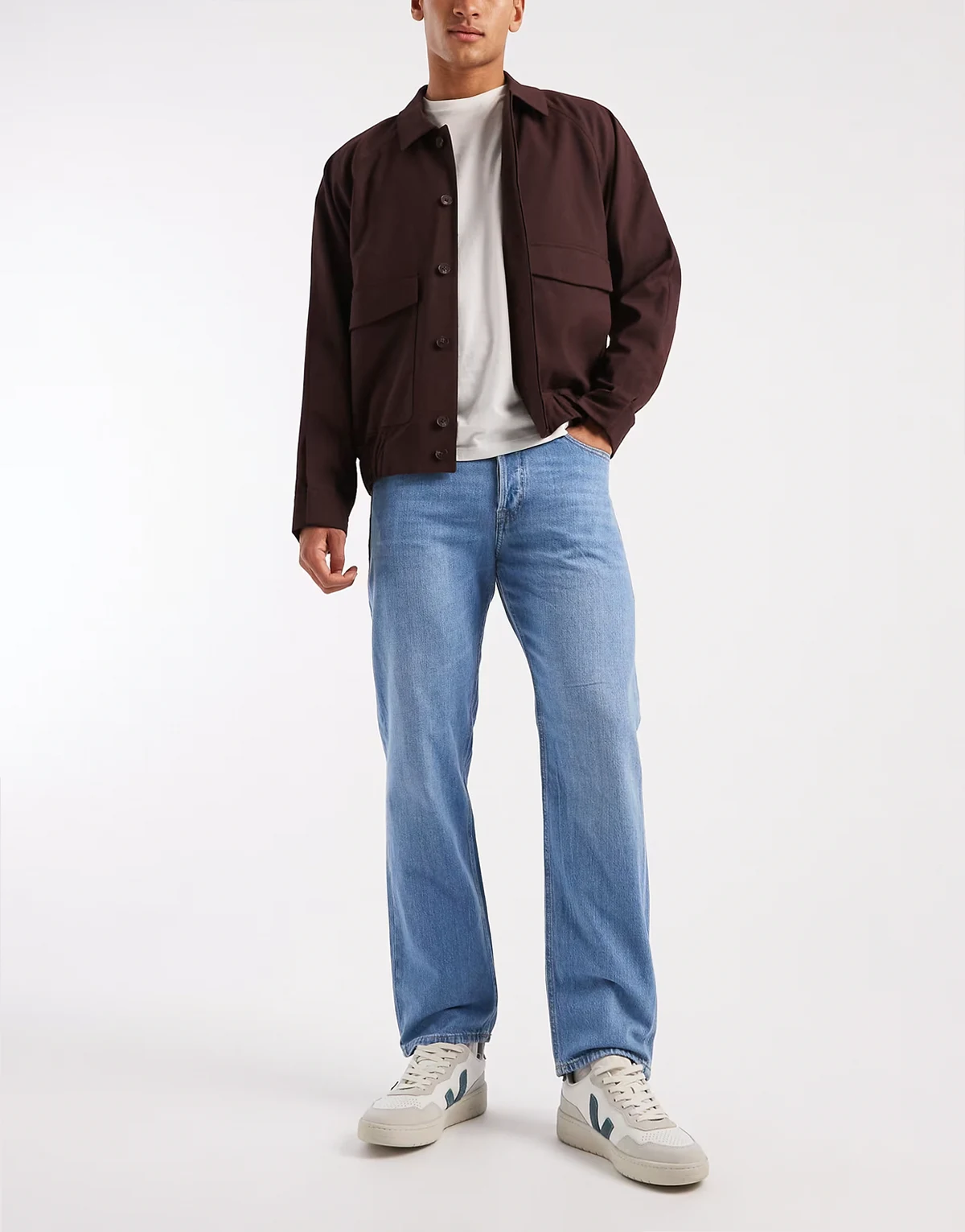 – Chris – Jasnoniebieskie jeansy o luźnym kroju