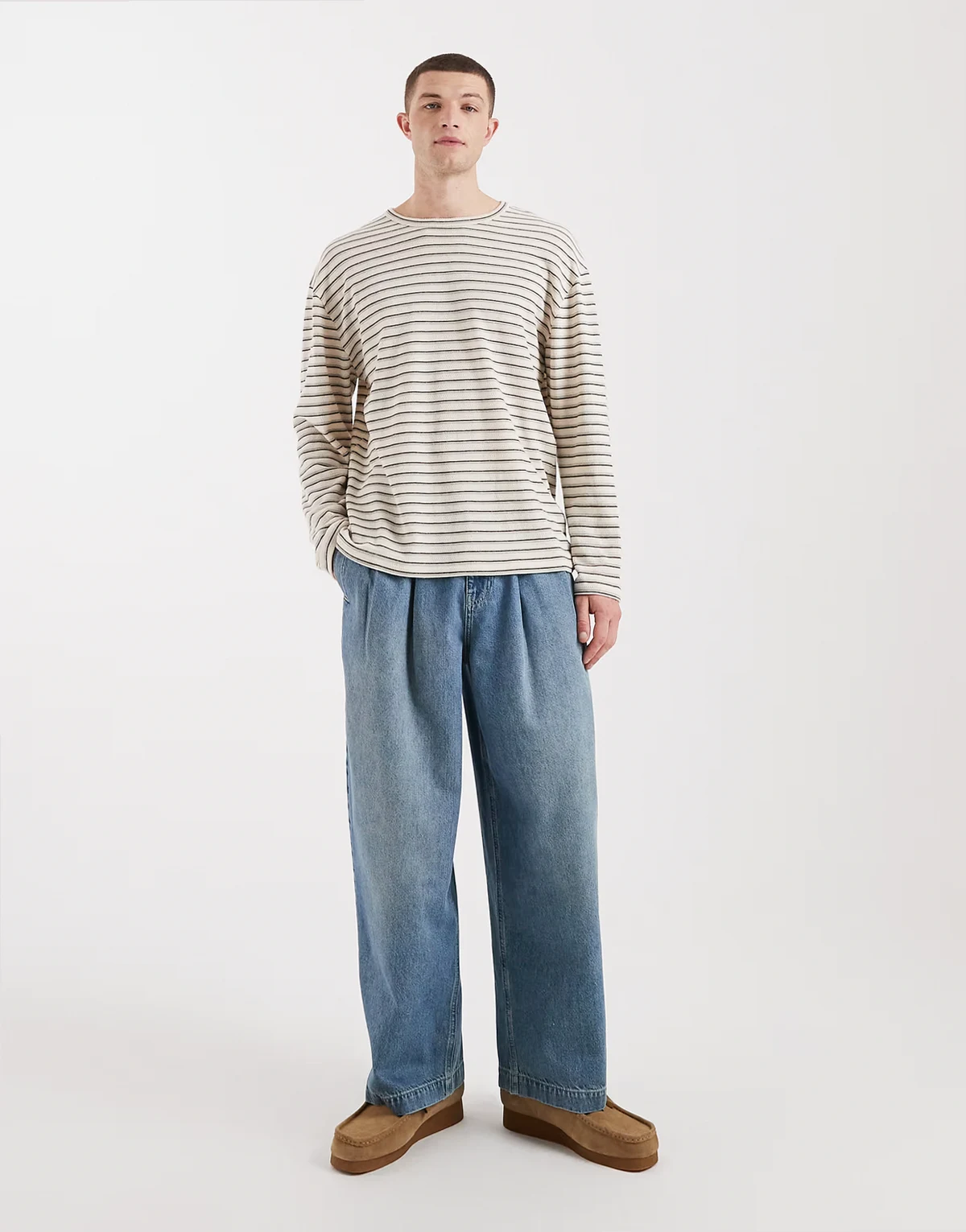 – Barrel-Jeans in verwaschenem Mittelblau mit Bundfalten