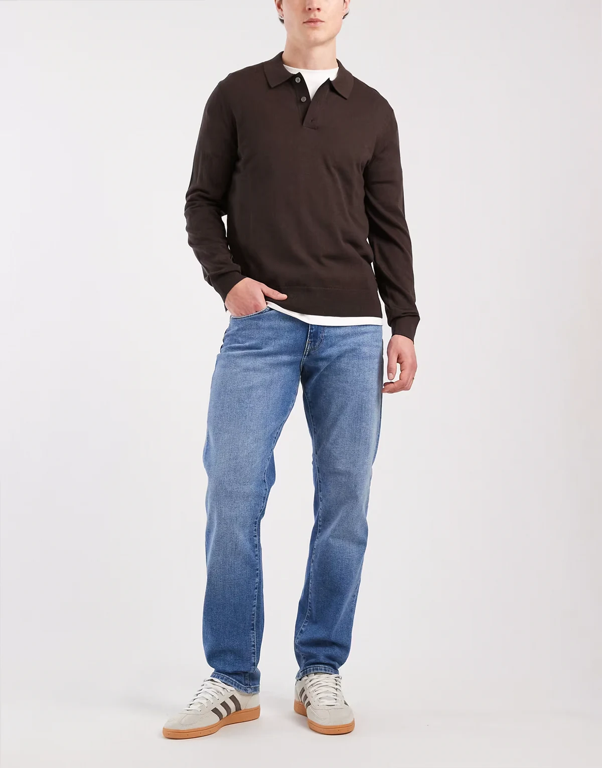 – Weft – Jasnoniebieskie jeansy o regularnym kroju