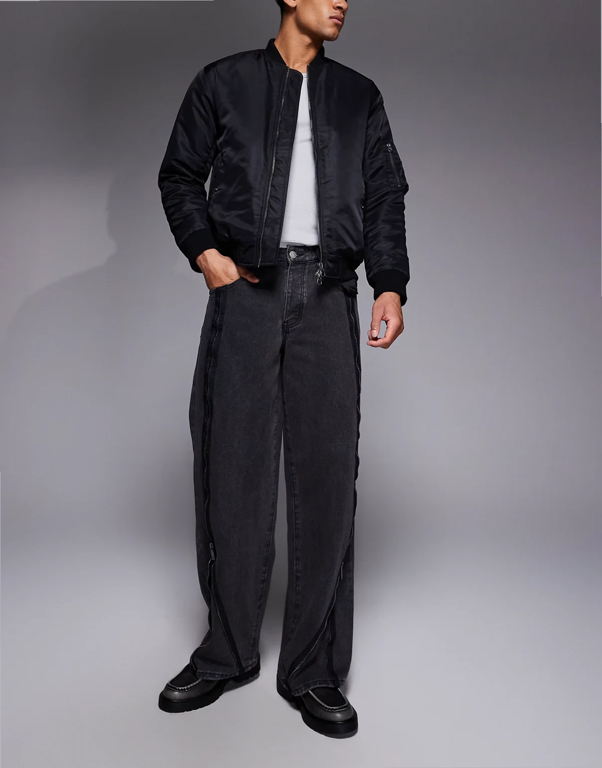 – Onyx – Czarne luźne jeansy z zapięciem na zamek