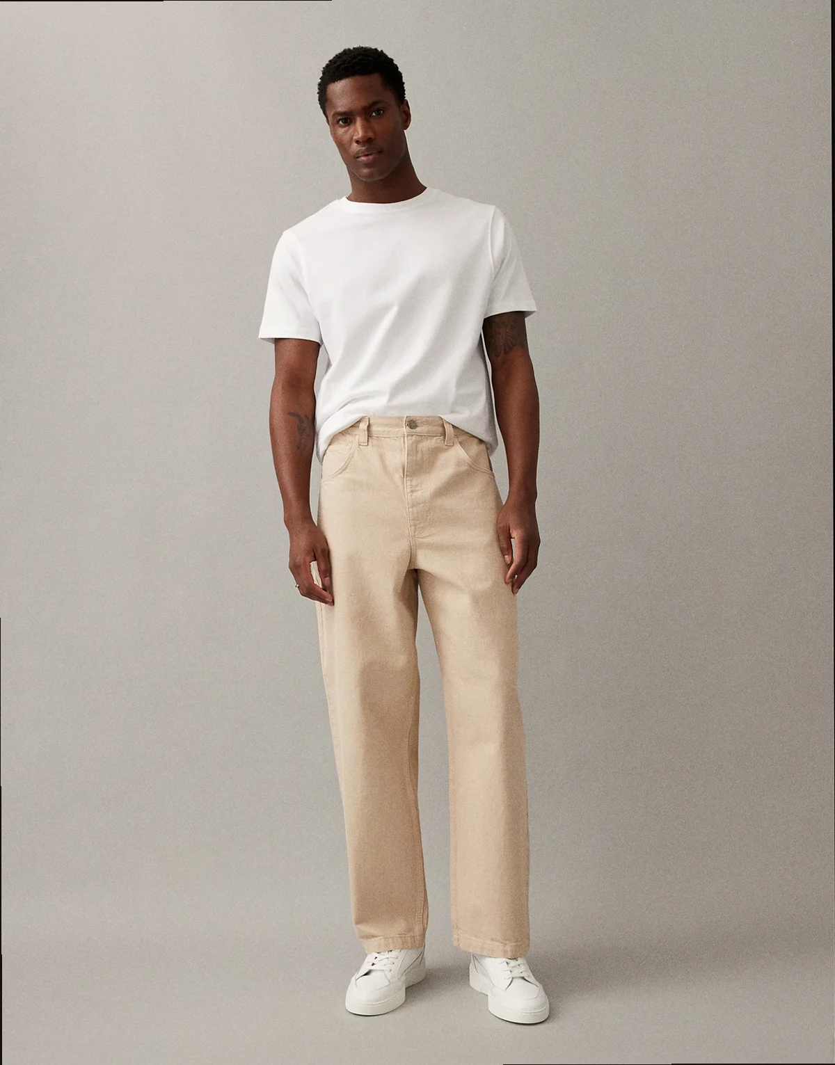 – Locker geschnittene Jeans in Ecru