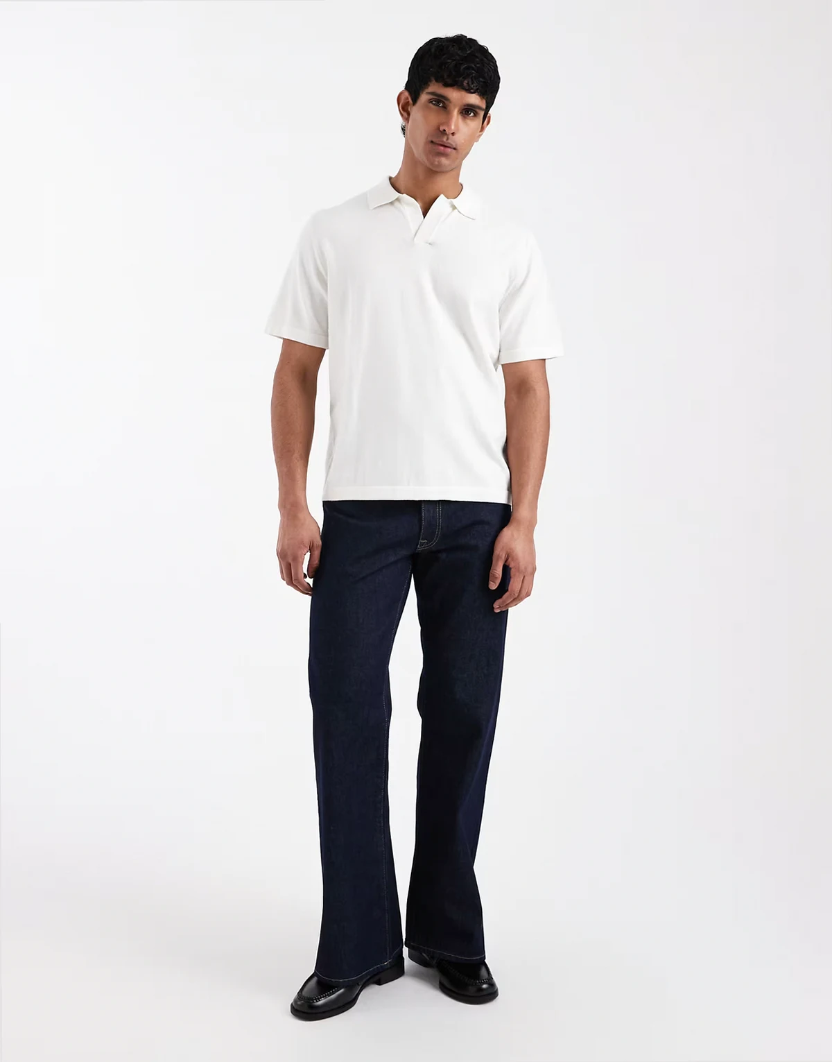 – Weite Schlagjeans in Raw-Waschung