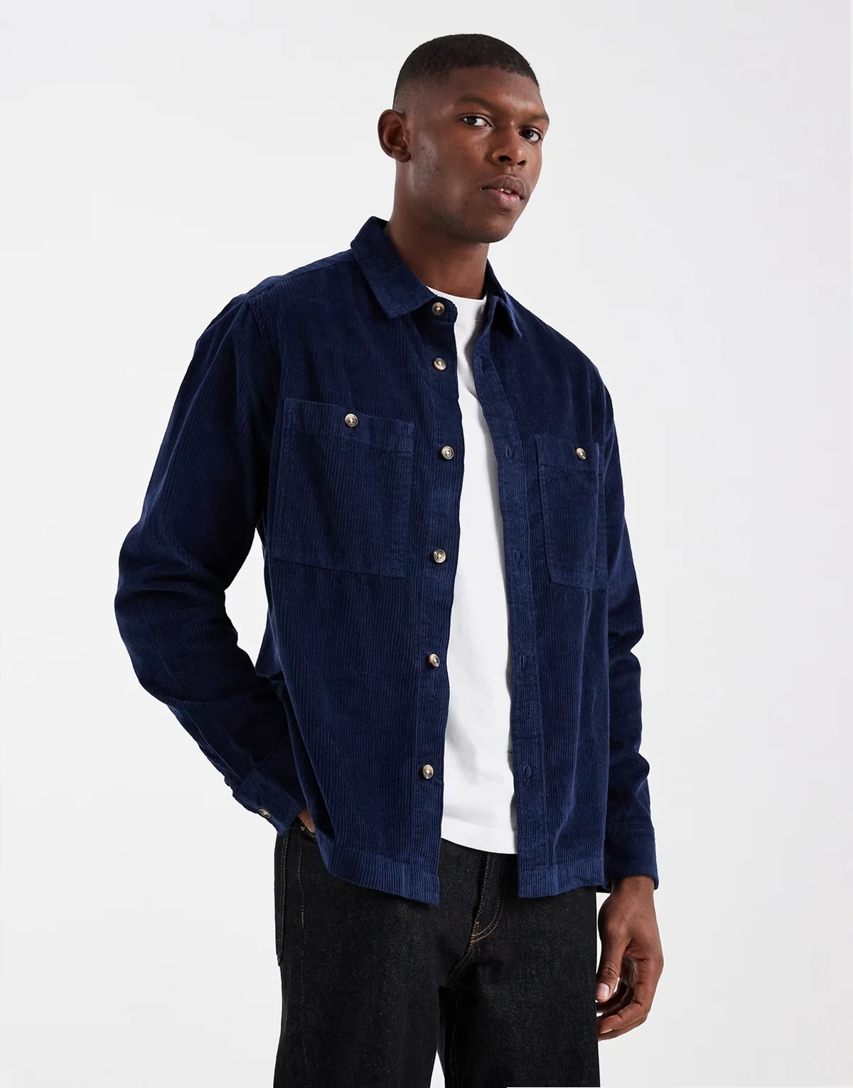 – Granatowy sztruksowy overshirt