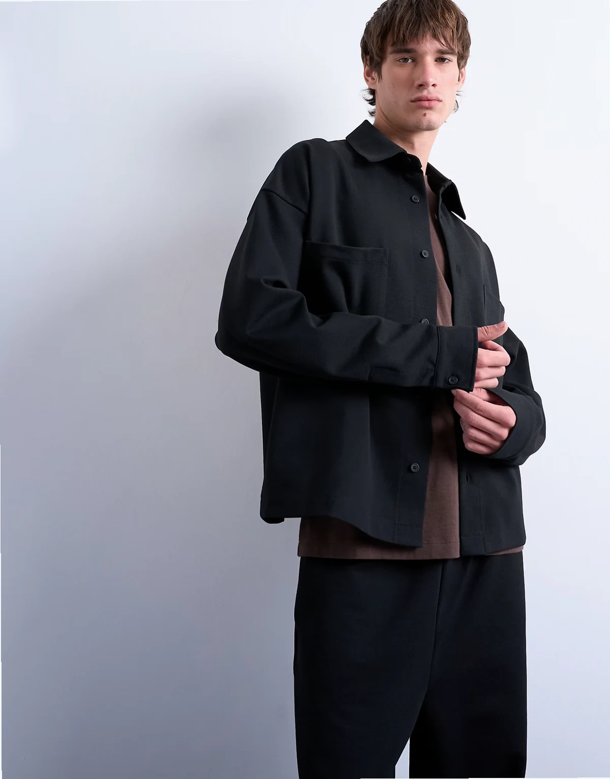 – Jerseyjacke in Schwarz mit zwei Taschen