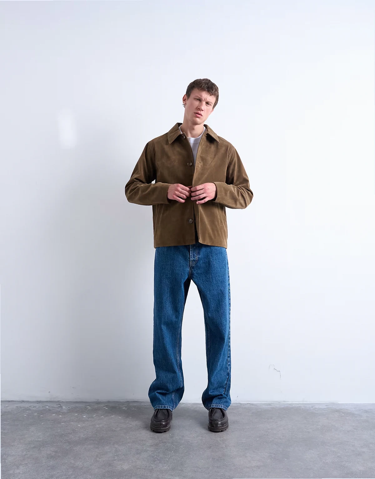 – Jacke aus Wildlederimitat in Braun mit Knopfleiste