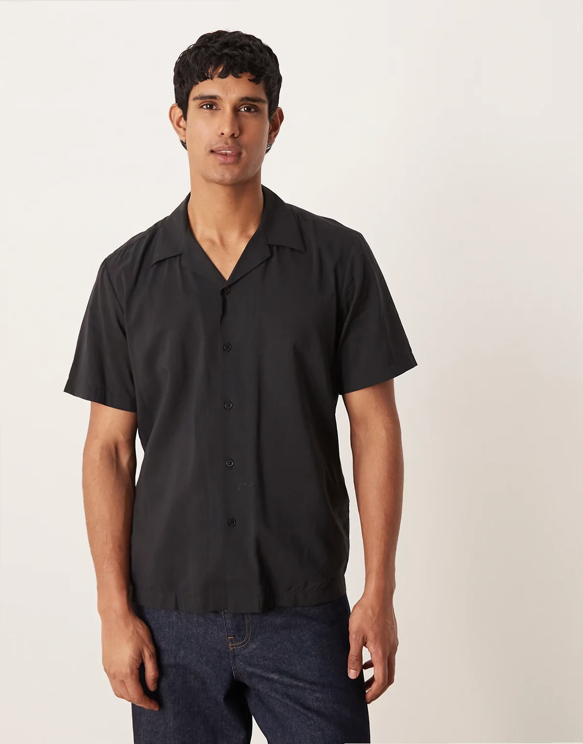 regular fit short sleeve printed shirt in black