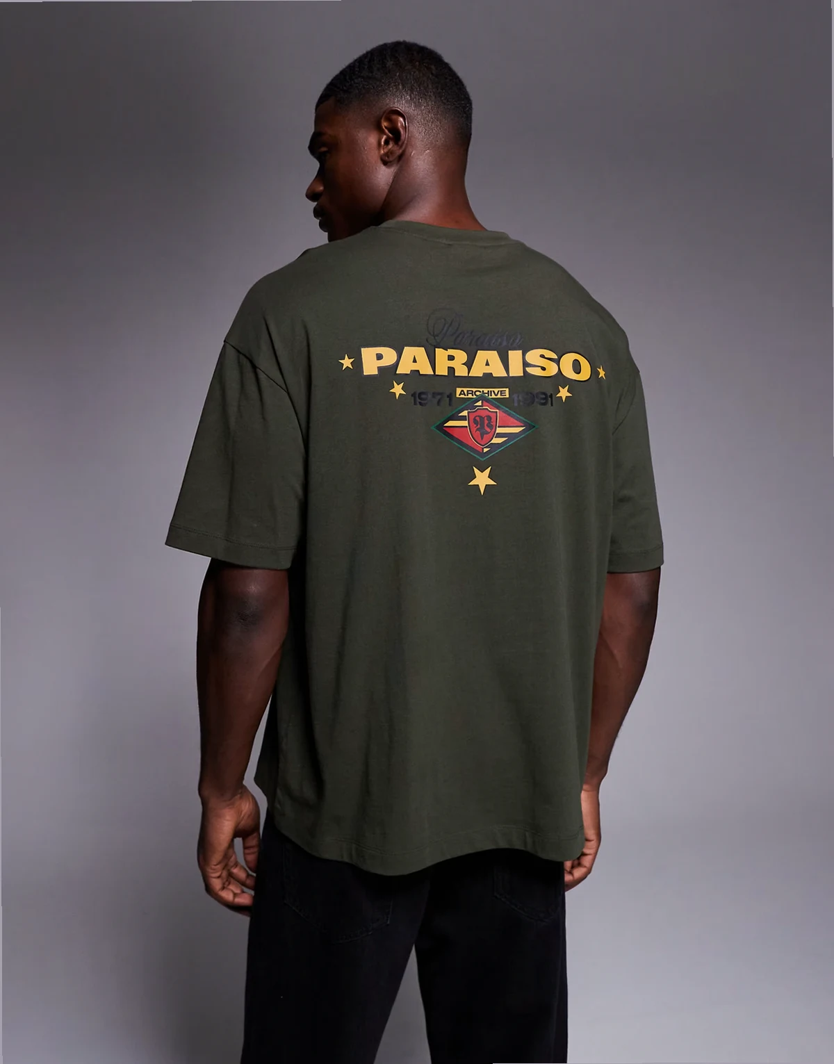 – Oversize-T-Shirt in Dunkelgrün mit Wappen-Grafik