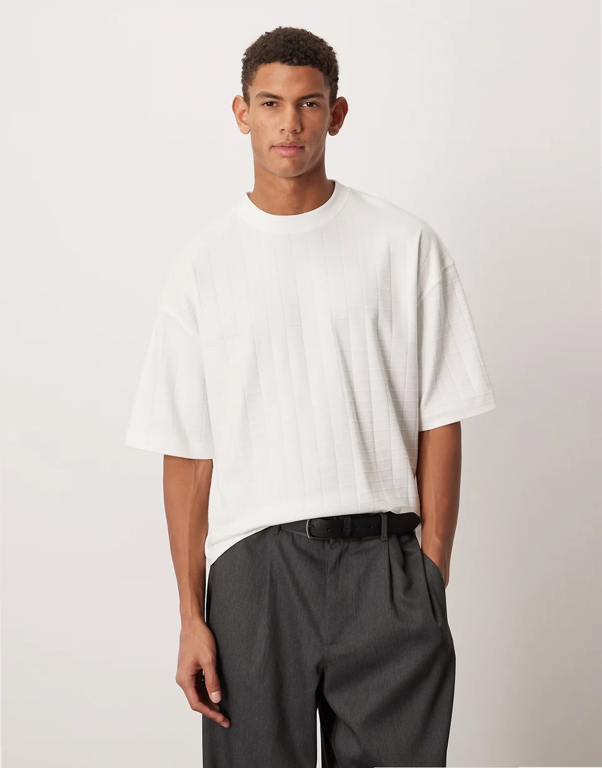 – Kastiges Oversize-T-Shirt aus schwerem, strukturiertem Stoff in Weiß