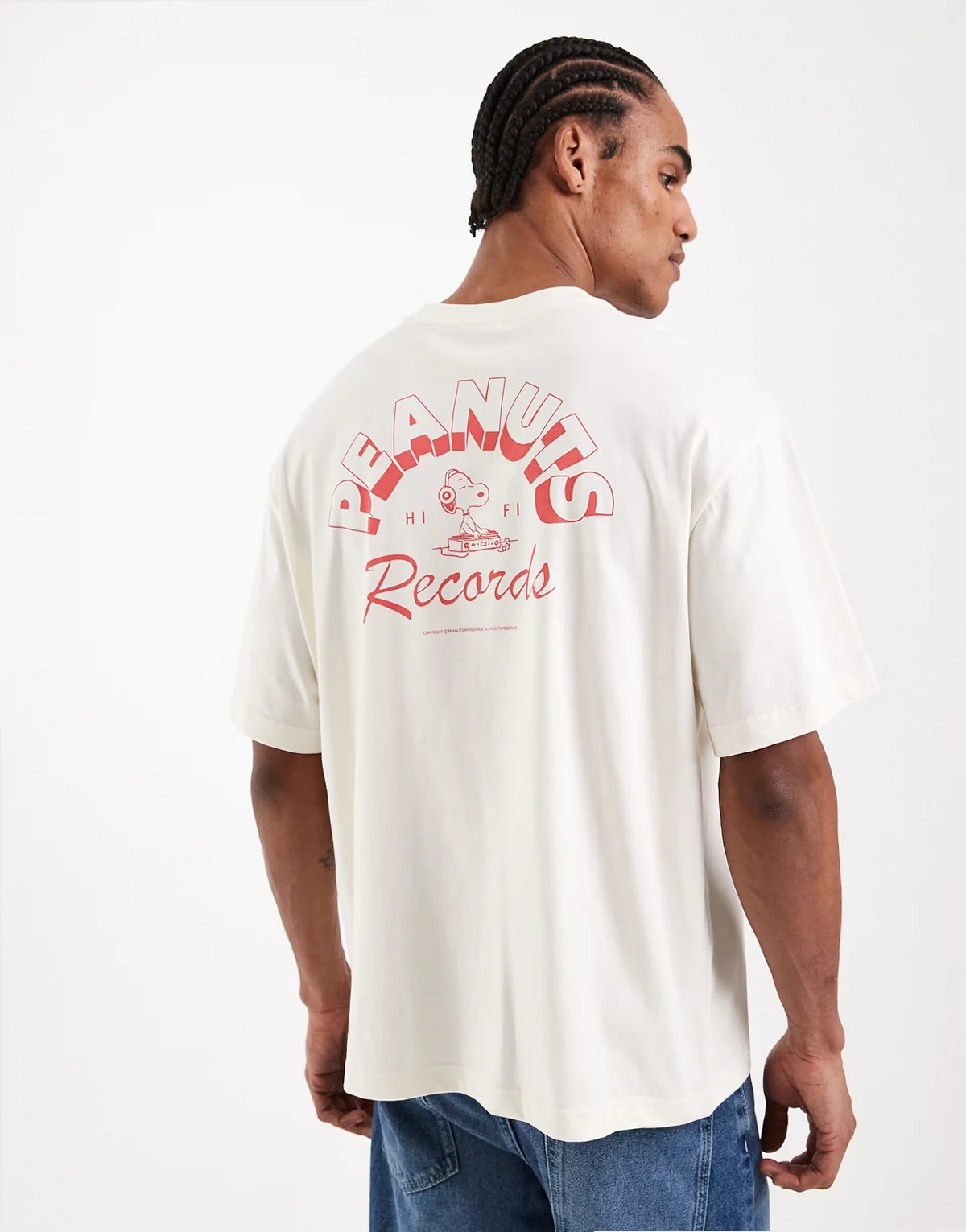 – Kremowo-czerwony T-shirt oversize z nadrukiem Snoopy'ego na plecach