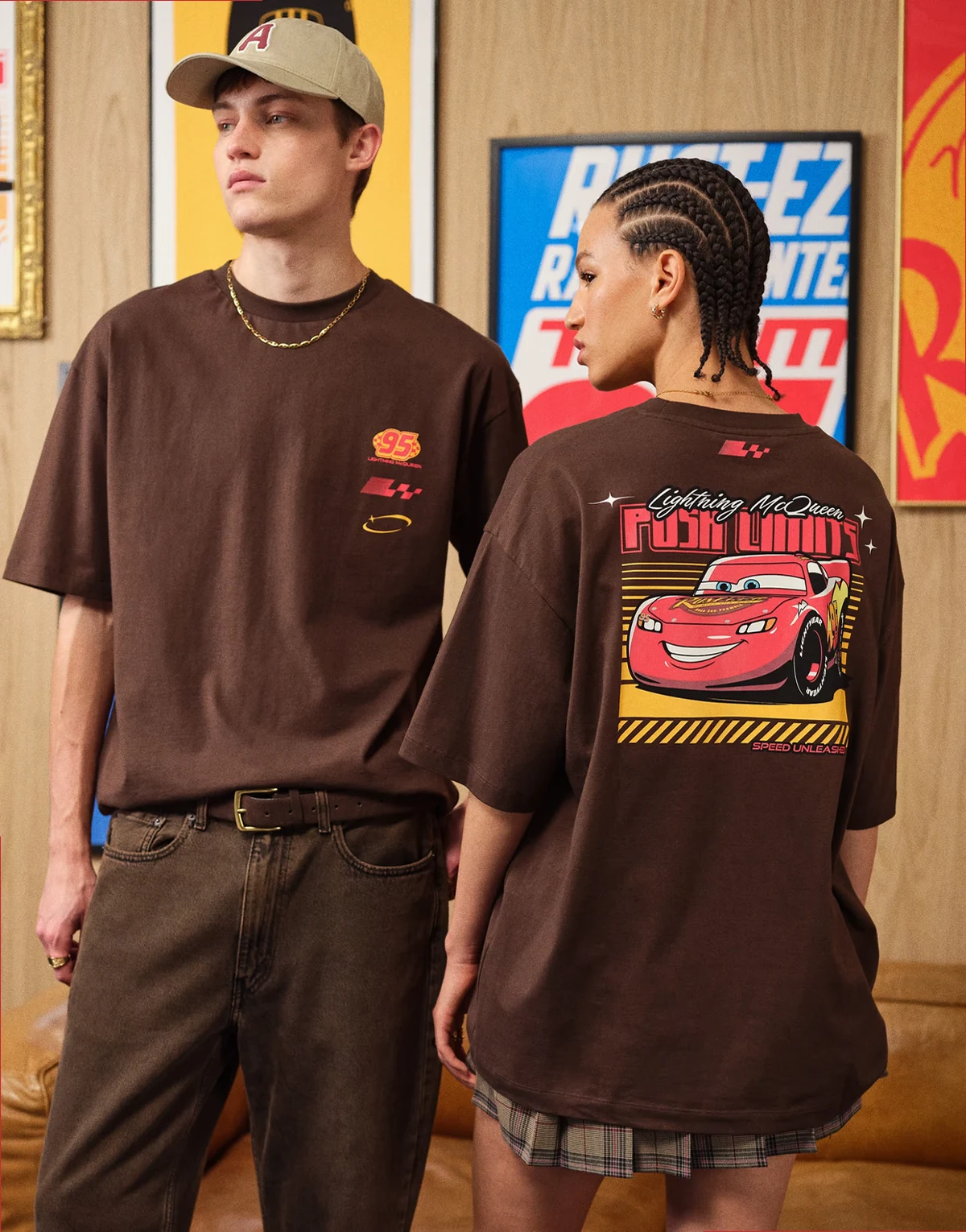 – Disney Pixar – Brązowy T-shirt oversize z nadrukiem z filmu „Auta“