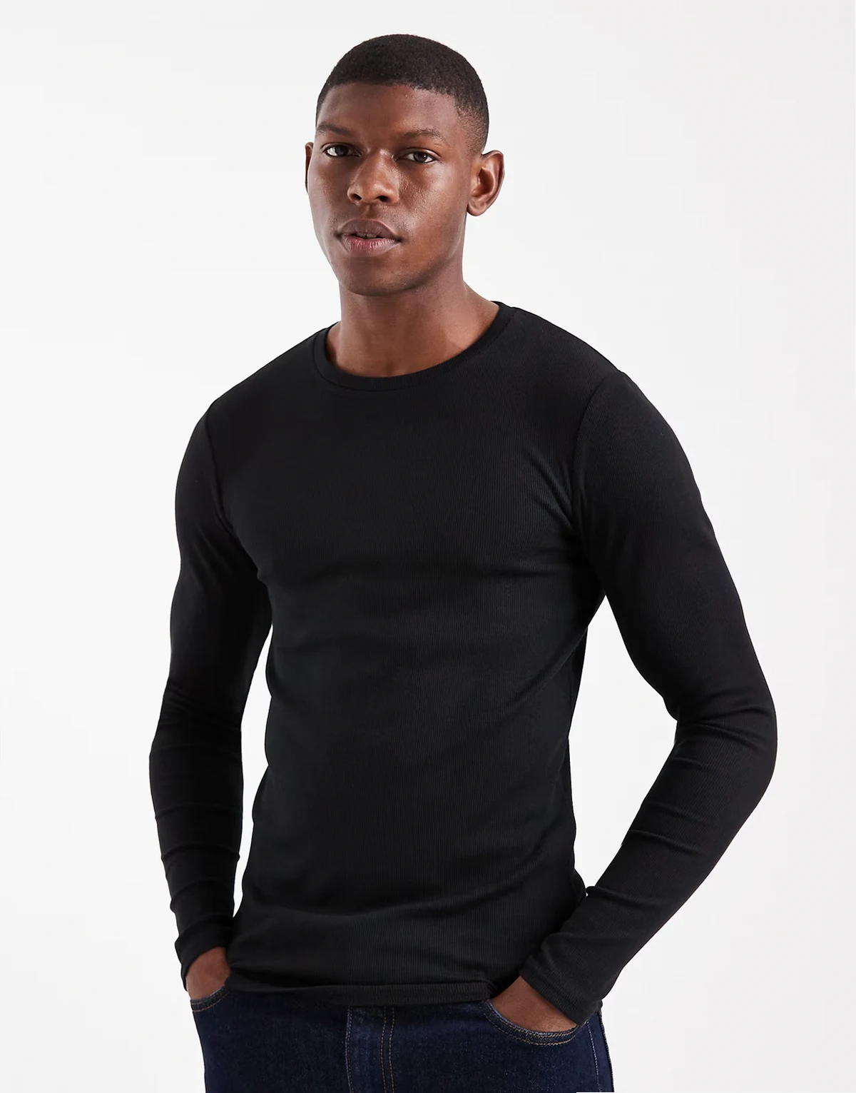 – Essentials – Langärmliges geripptes Muskelshirt in Schwarz