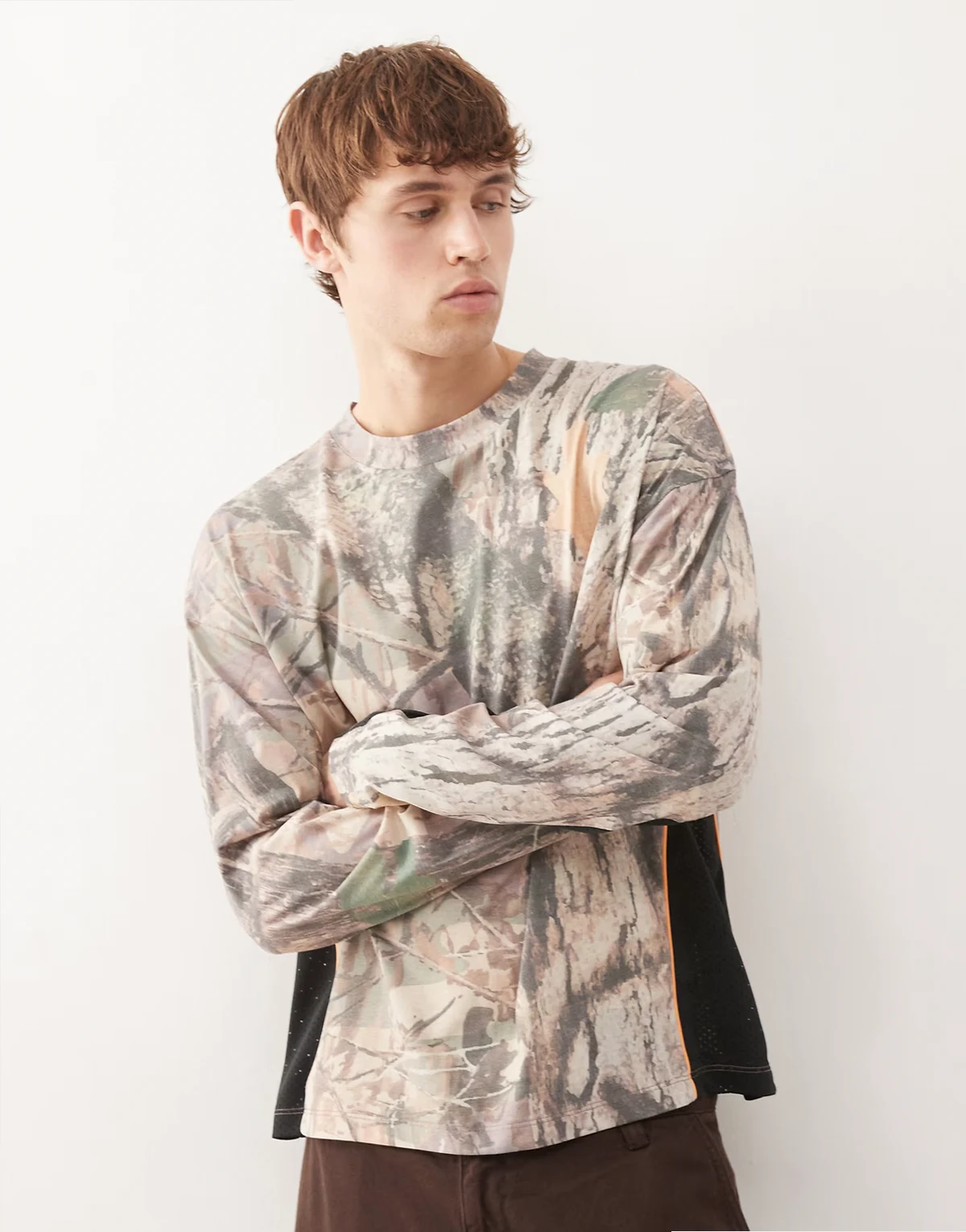 – T-shirt z długimi rękawami w kolorowy wzór moro ze wstawkami