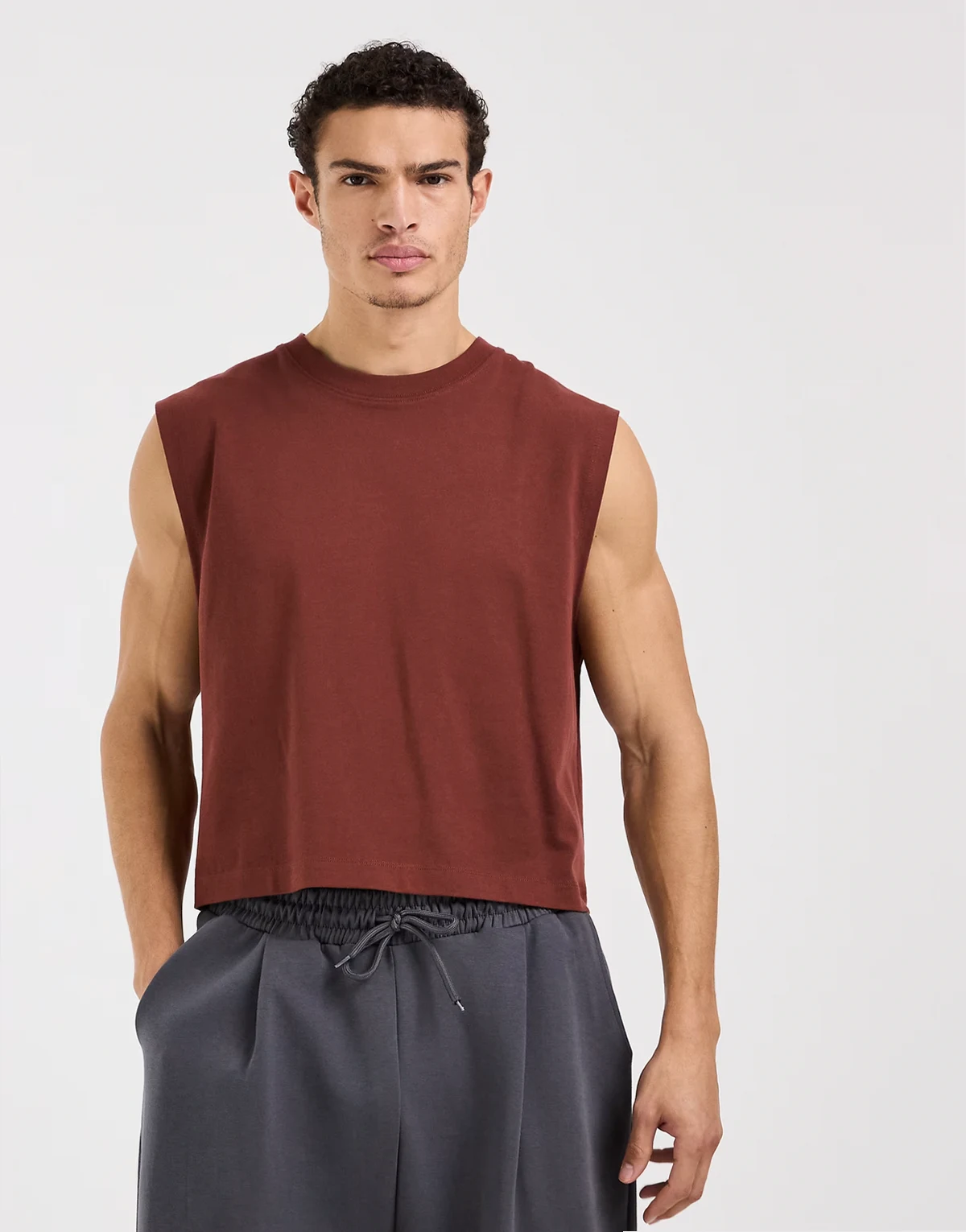 – Cropped-Tanktop aus Baumwolle in Rostrot mit schnelltrocknendem Finish
