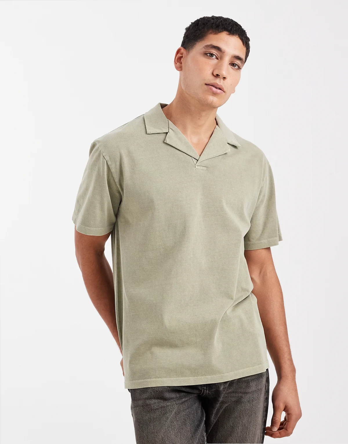 – Gruba luźna koszulka polo garment dye w kolorze khaki