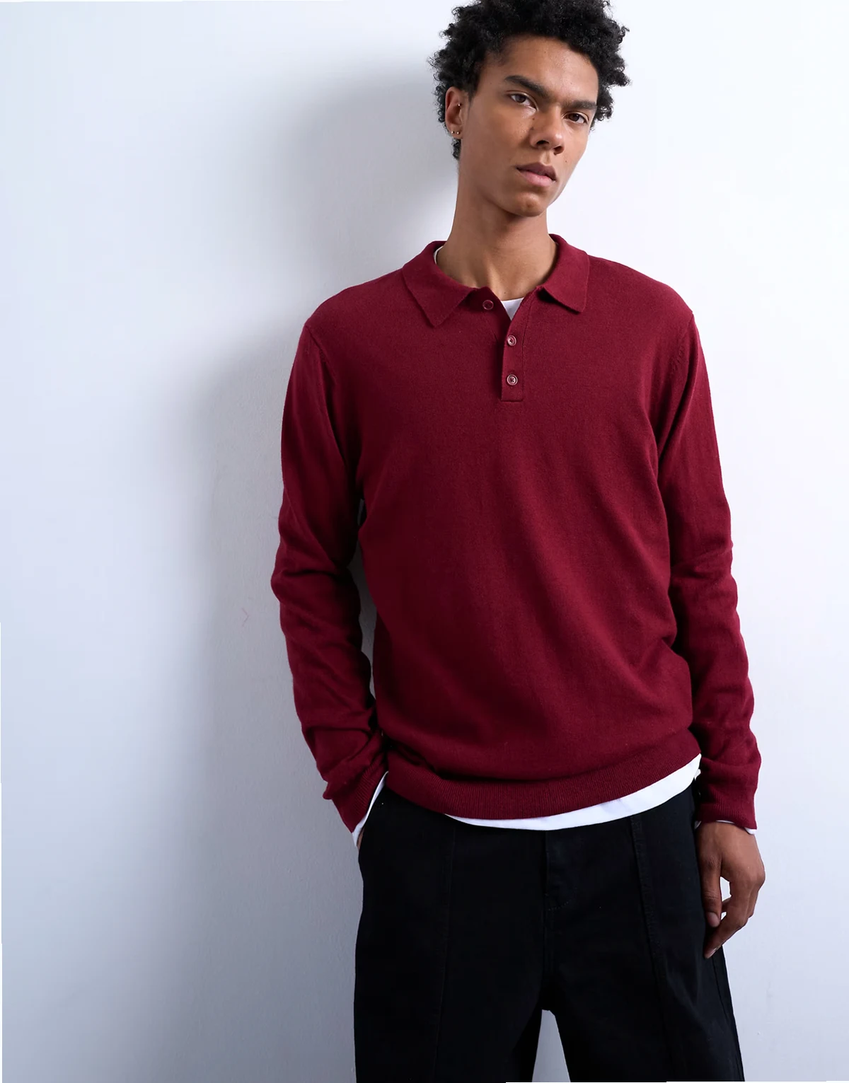 – Essential – Gestricktes Polohemd in Burgunderrot mit Knopfleiste