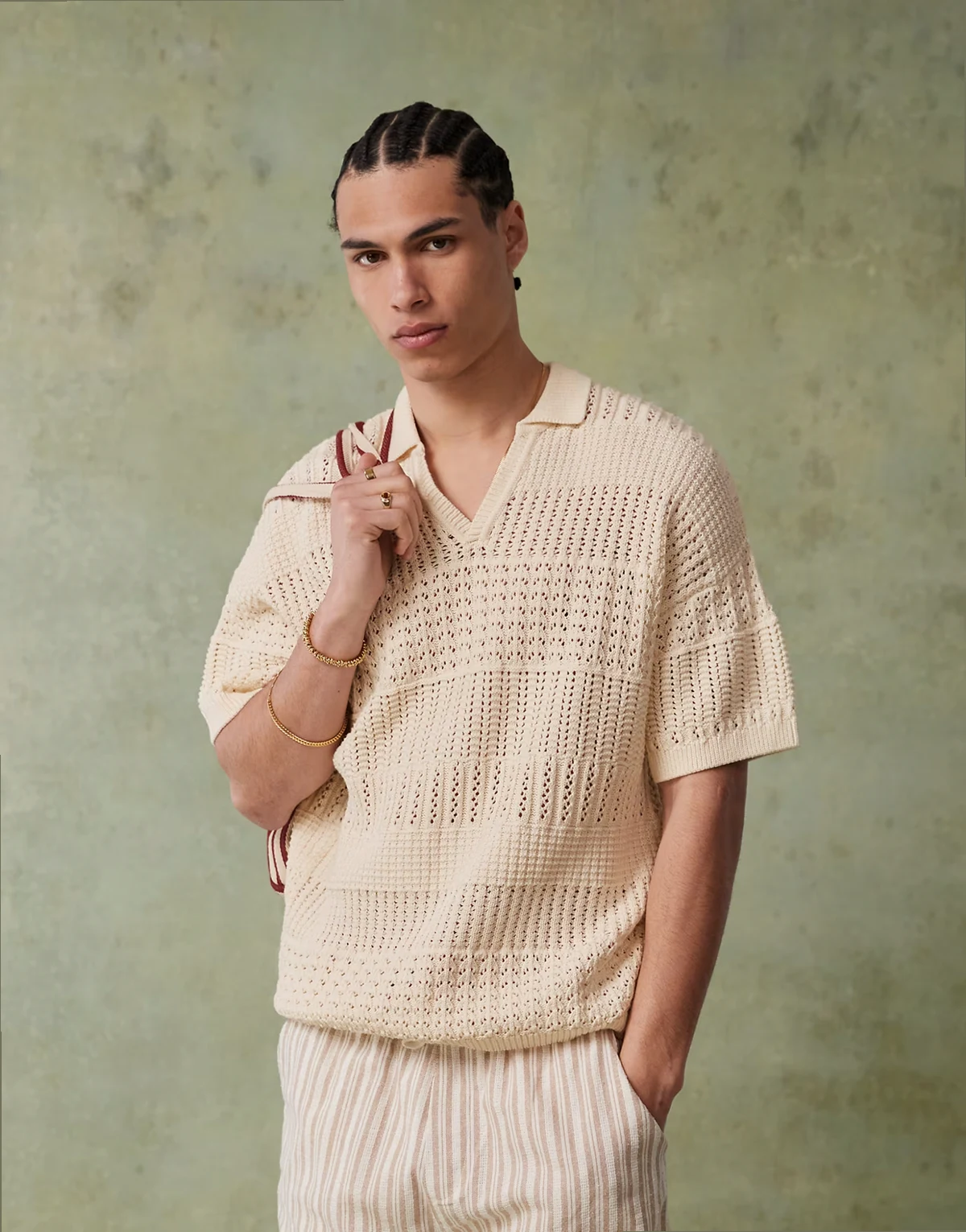 – Luźna koszulka polo z szydełkowanej dzianiny w kolorze ecru z wycięciem przy dekolcie
