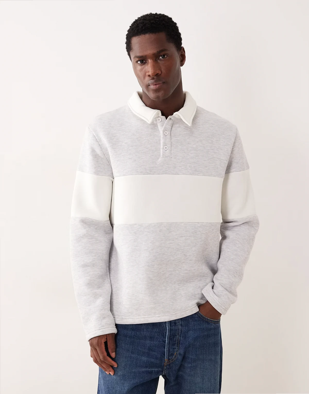 – Szara melanżowa bluza z kołnierzykiem polo i kontrastową wstawką