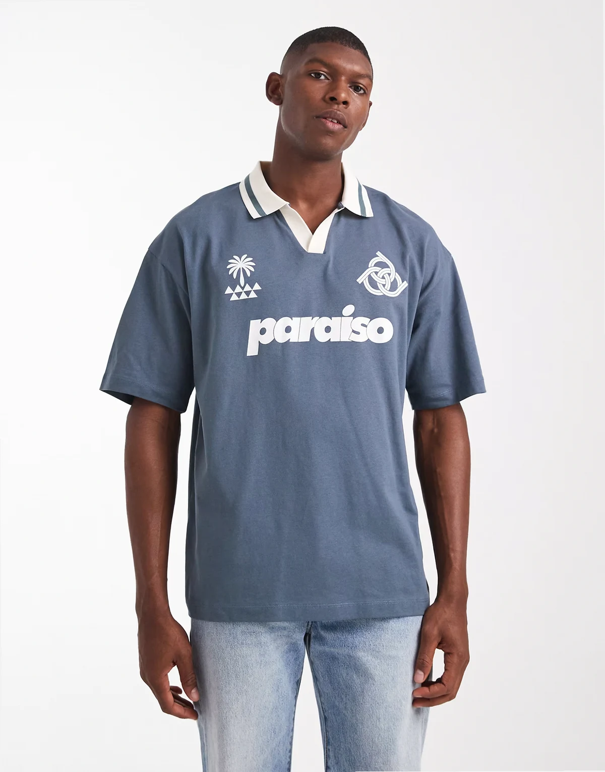 – Oversize-Polohemd in Grau mit Fußball-Grafik