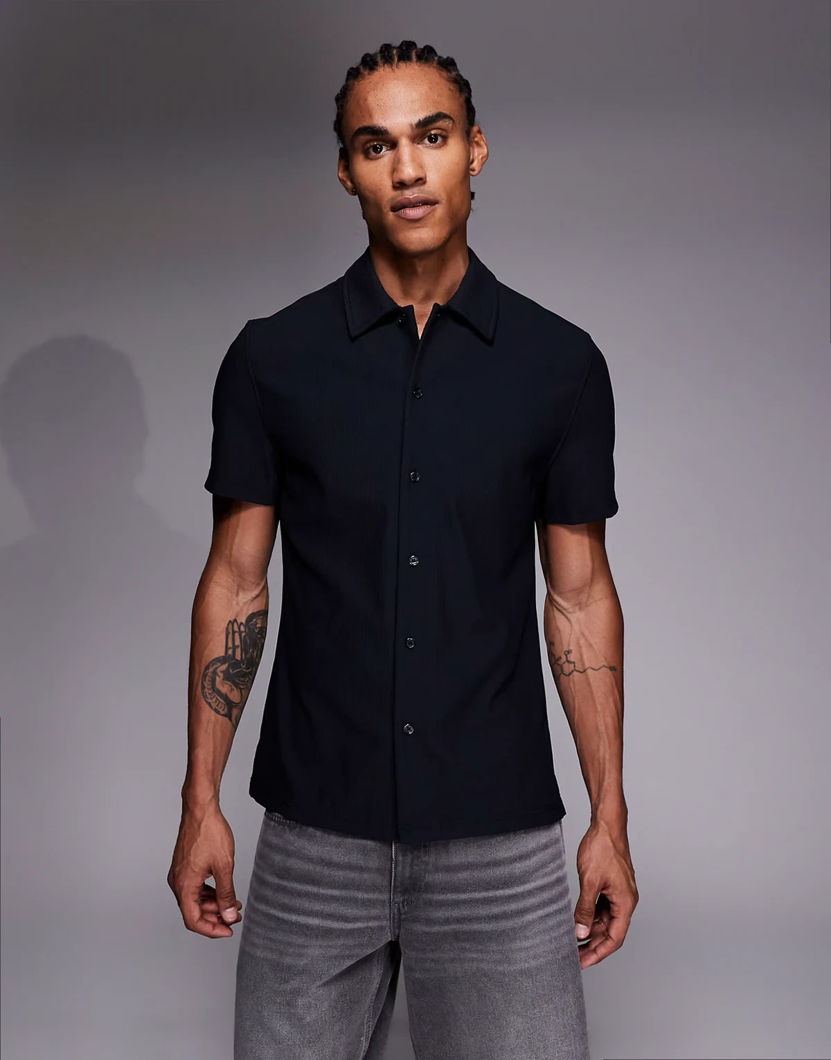 ribbed muscle fit shirt in black