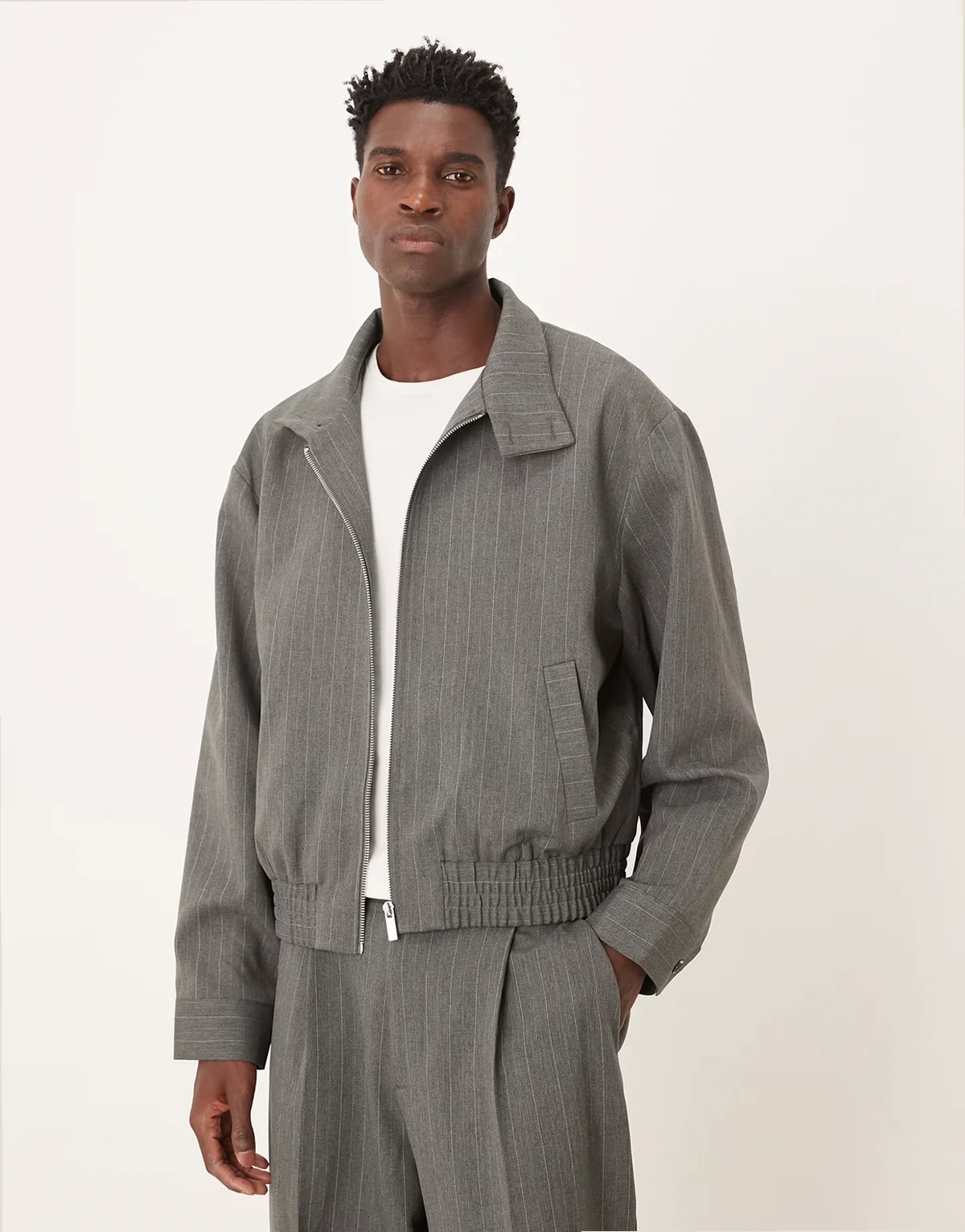 – Elegante Oversize-Blousonjacke in Anthrazit mit Nadelstreifen, Kombiteil