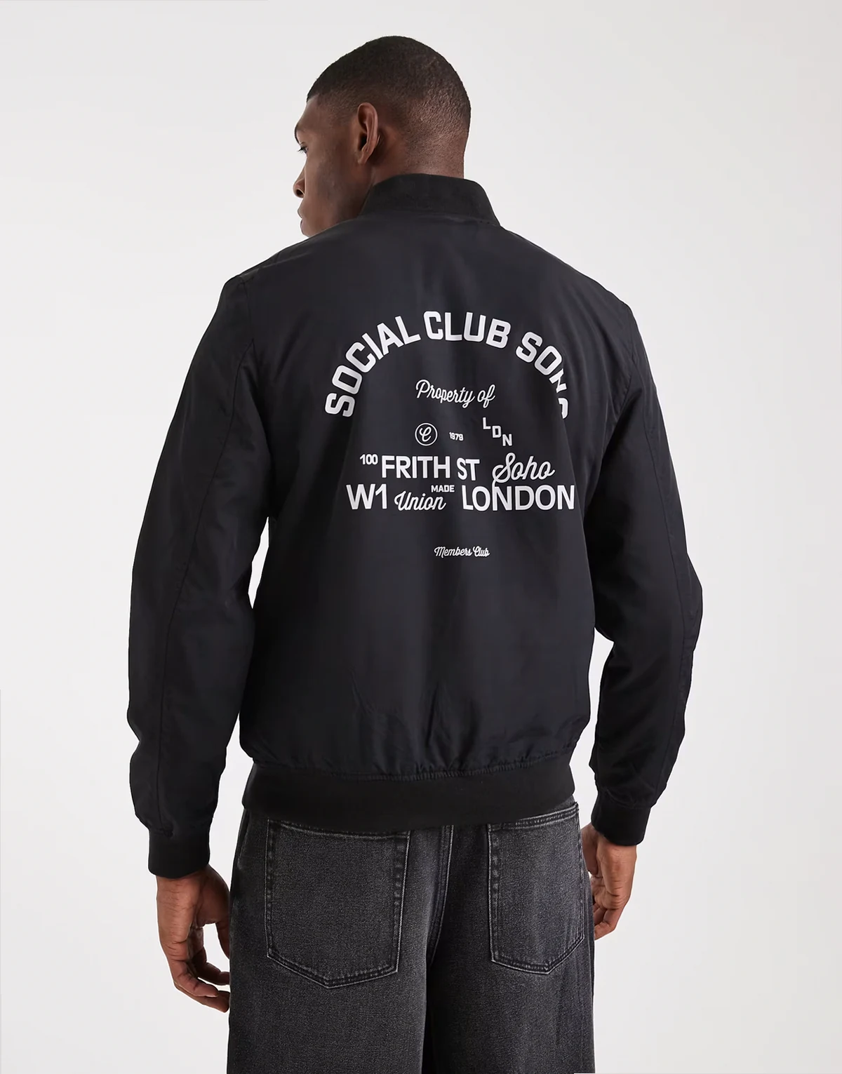 – Leichte Bomberjacke in Schwarz mit Print