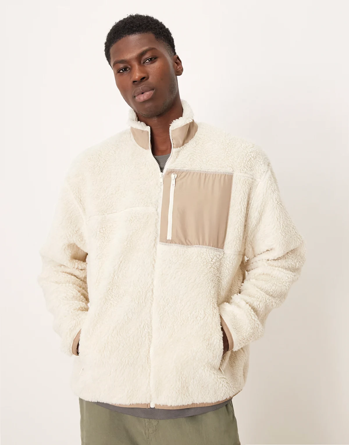 – Relaxed-Fit-Reißverschlussjacke aus Teddyfell in Wollweiß