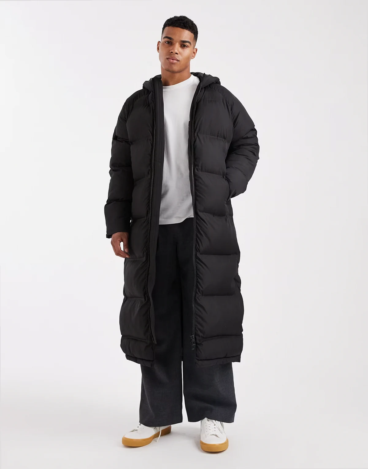 – Lang geschnittene Steppjacke