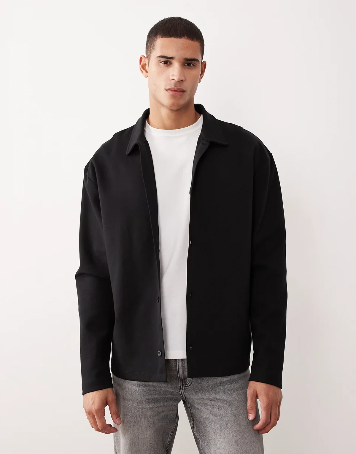 – Jacke aus Jersey in Schwarz mit Knopfleiste und lockerem Schnitt