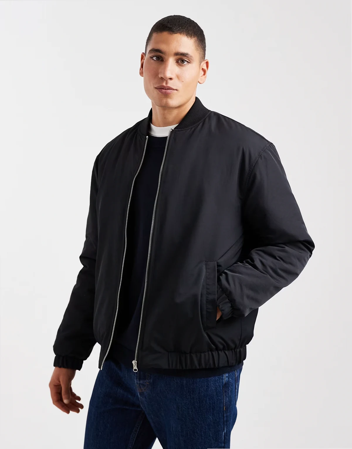 – Schwarze Bomberjacke
