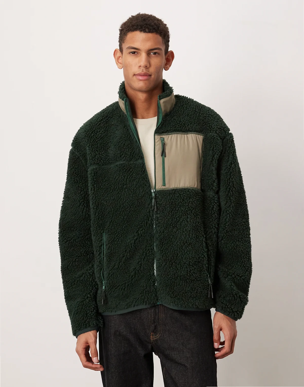 – Relaxed Fit-Jacke aus Teddyfell in Dunkelgrün mit Reißverschluss und Tasche