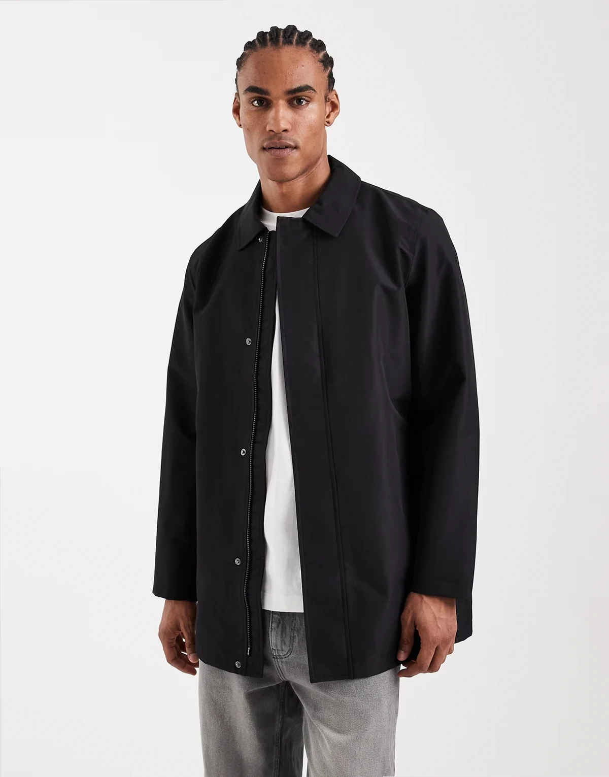 – Trenchcoat in Schwarz mit Kragendetail