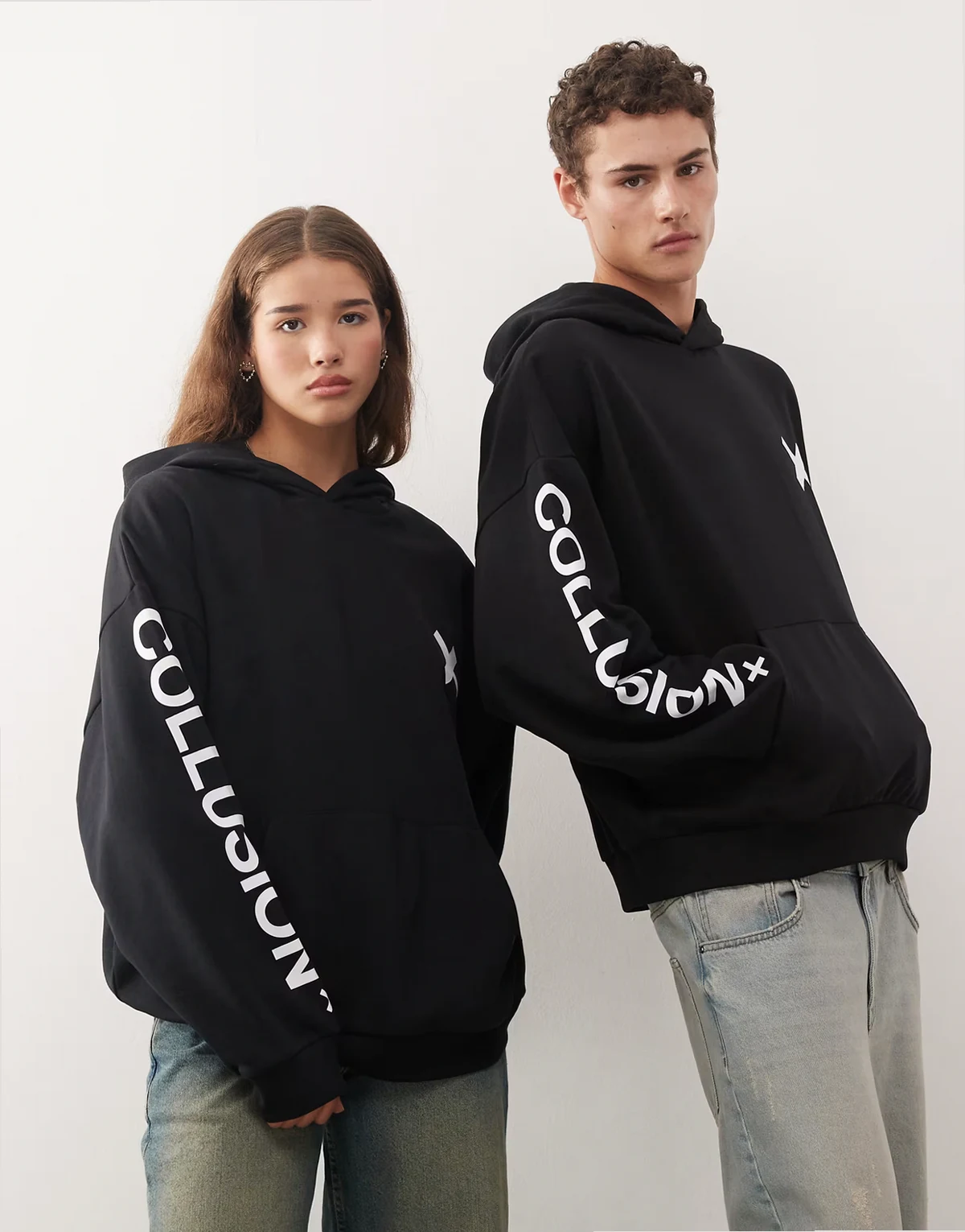 Unisex – Czarna bluza o pudełkowym kroju z kapturem i logo