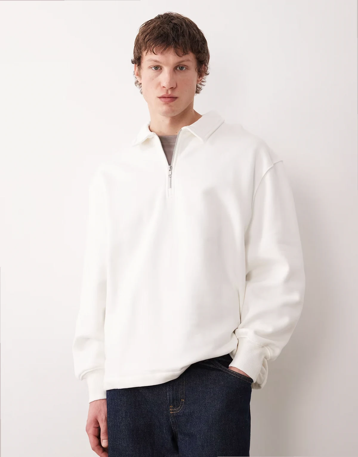 – Schweres Oversize-Sweatshirt in Creme mit Kragen und Reißverschluss