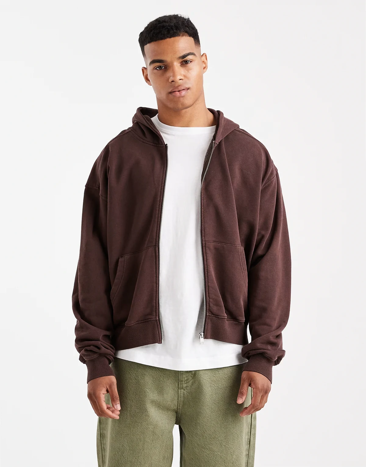 – Cropped-Kapuzenjacke in eichenbrauner Waschung mit Reißverschluss