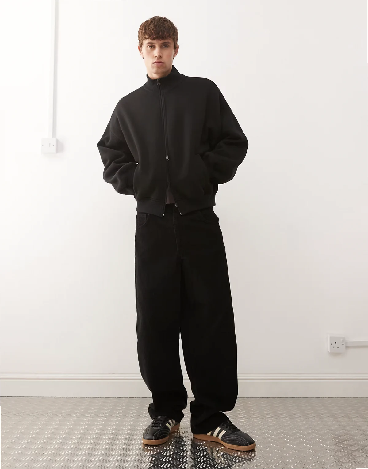 boxy zip through funnel sweatshirt in black