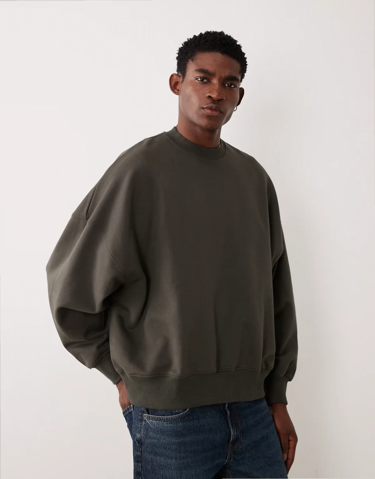 – Hochwertiges Super-Oversize-Sweatshirt aus schwerem Stoff in Dunkelgrün, 400 g/m²