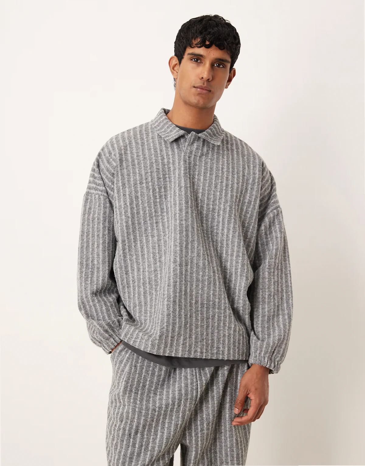 – Relaxed-Fit-Sweatshirt in grauer Wolloptik mit Polokragen, Kombiteil