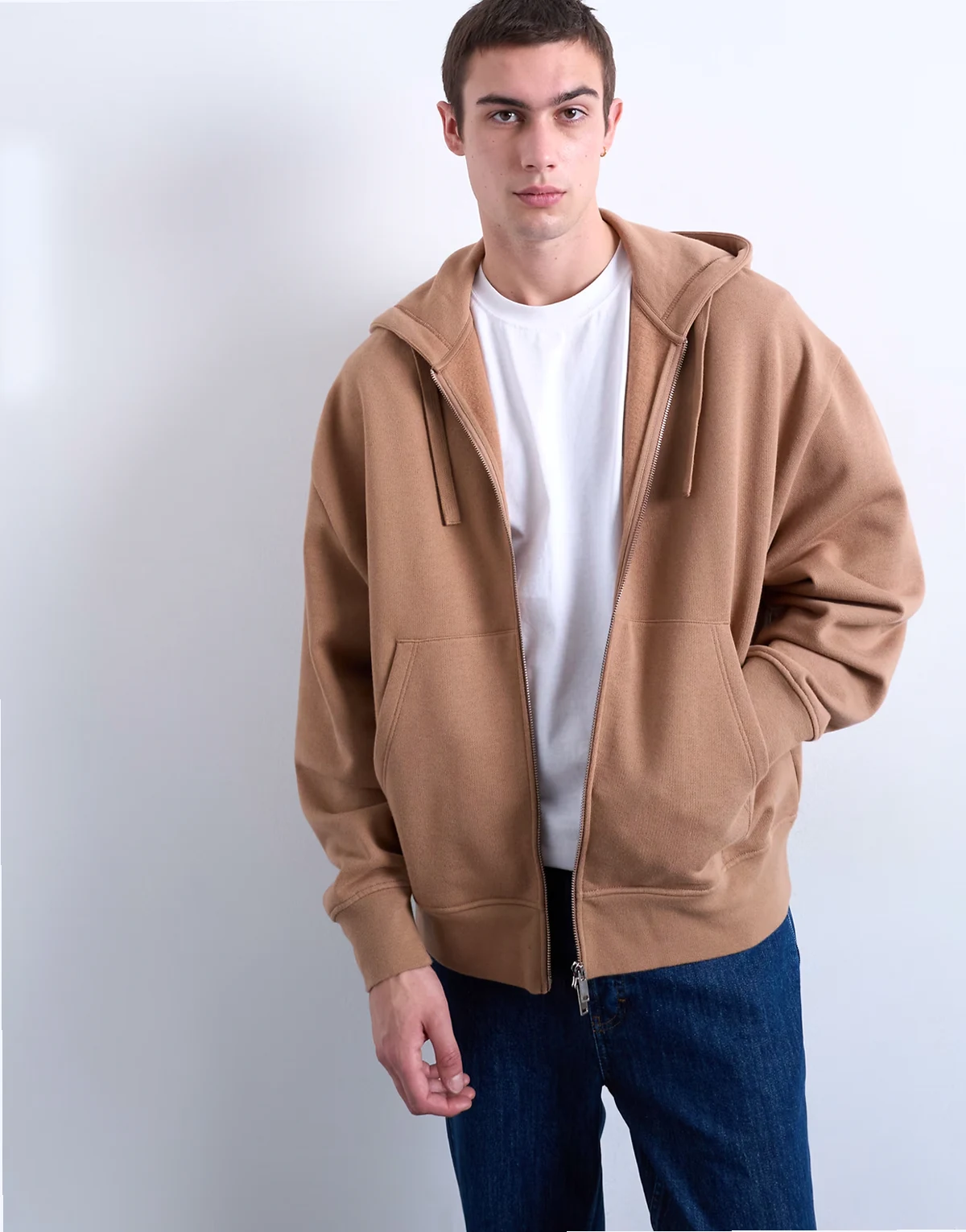 – Oversize-Kapuzenjacke aus schwerem Material in Steinbeige mit Reißverschluss