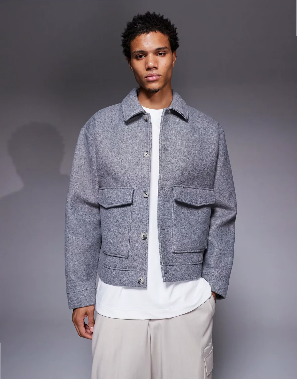 – Hochwertige, kastige Filz-Hemdjacke in Grau mit lockerem Schnitt