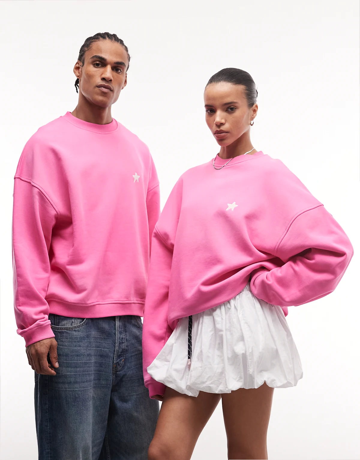 – Kastiges Unisex-Sweatshirt in verwaschenem Rosa mit Stickerei