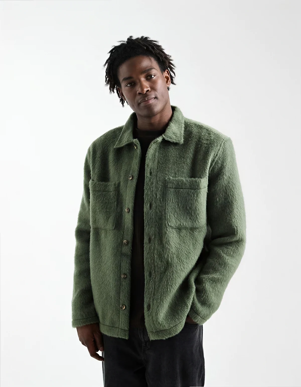 textured overshirt with chest pockets in green