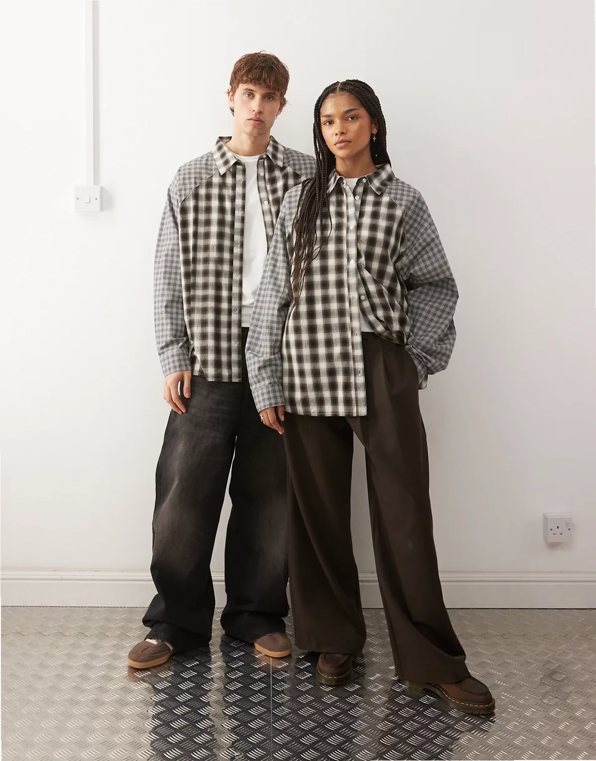 Unisex – Szara koszula oversize z łączonych materiałów w kratę