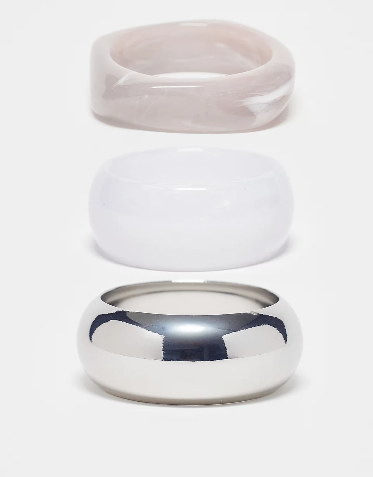 – Zestaw 3 sztywnych bransolet z tworzywa i metalu w odcieniu srebra