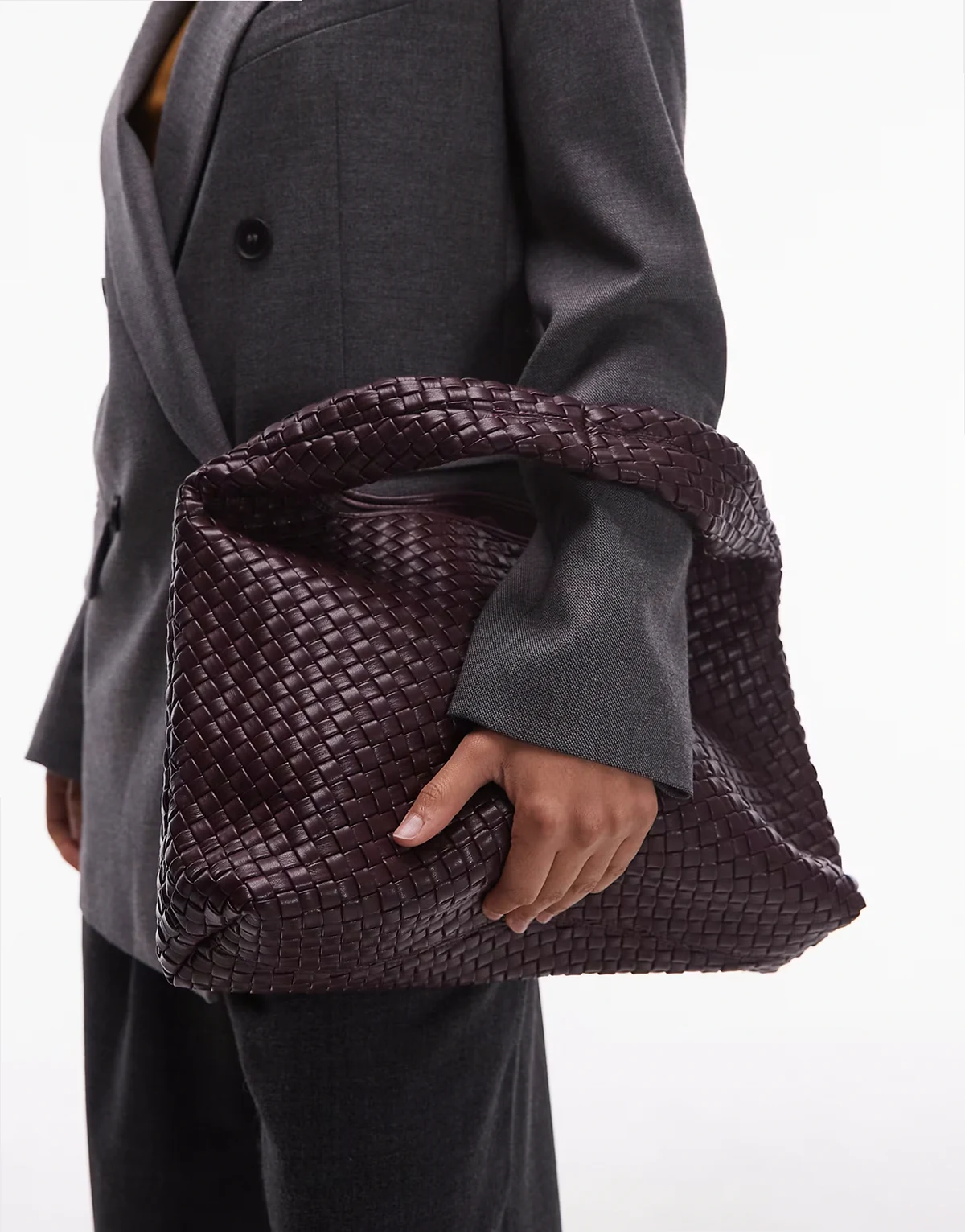 – Lara – Große, gewebte Schultertasche in Burgunderrot