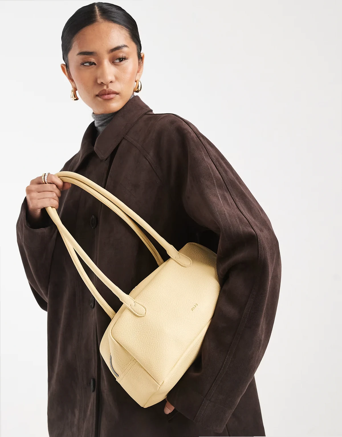 – East To West – Schultertasche in Buttergelb