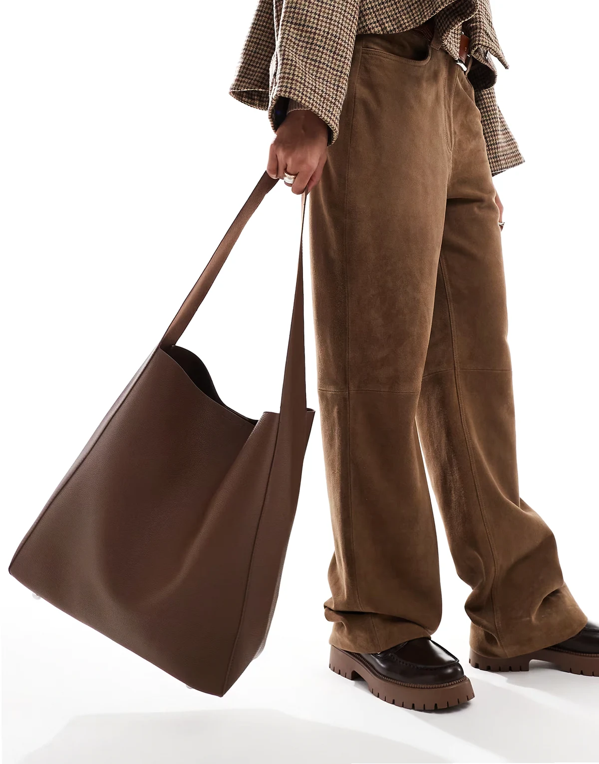 slouch shoulder tote bag in dark brown