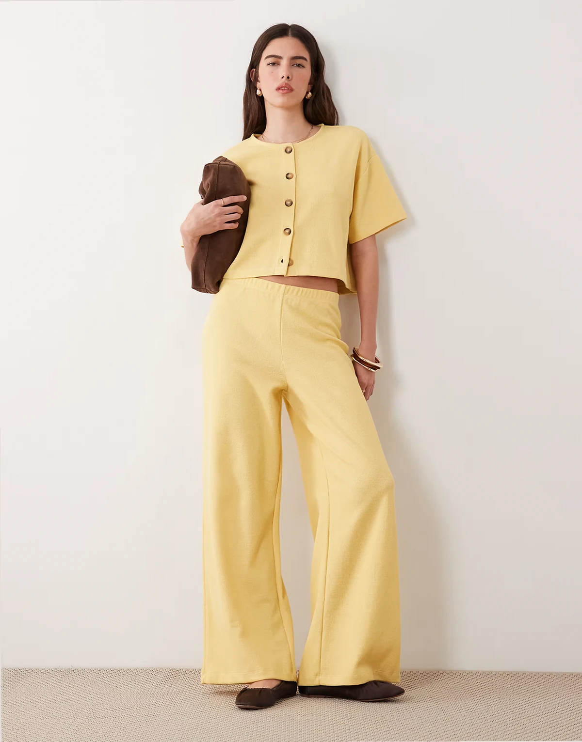 – Weiche, gerippte Hose in Buttermilchgelb mit weitem Bein, Kombiteil