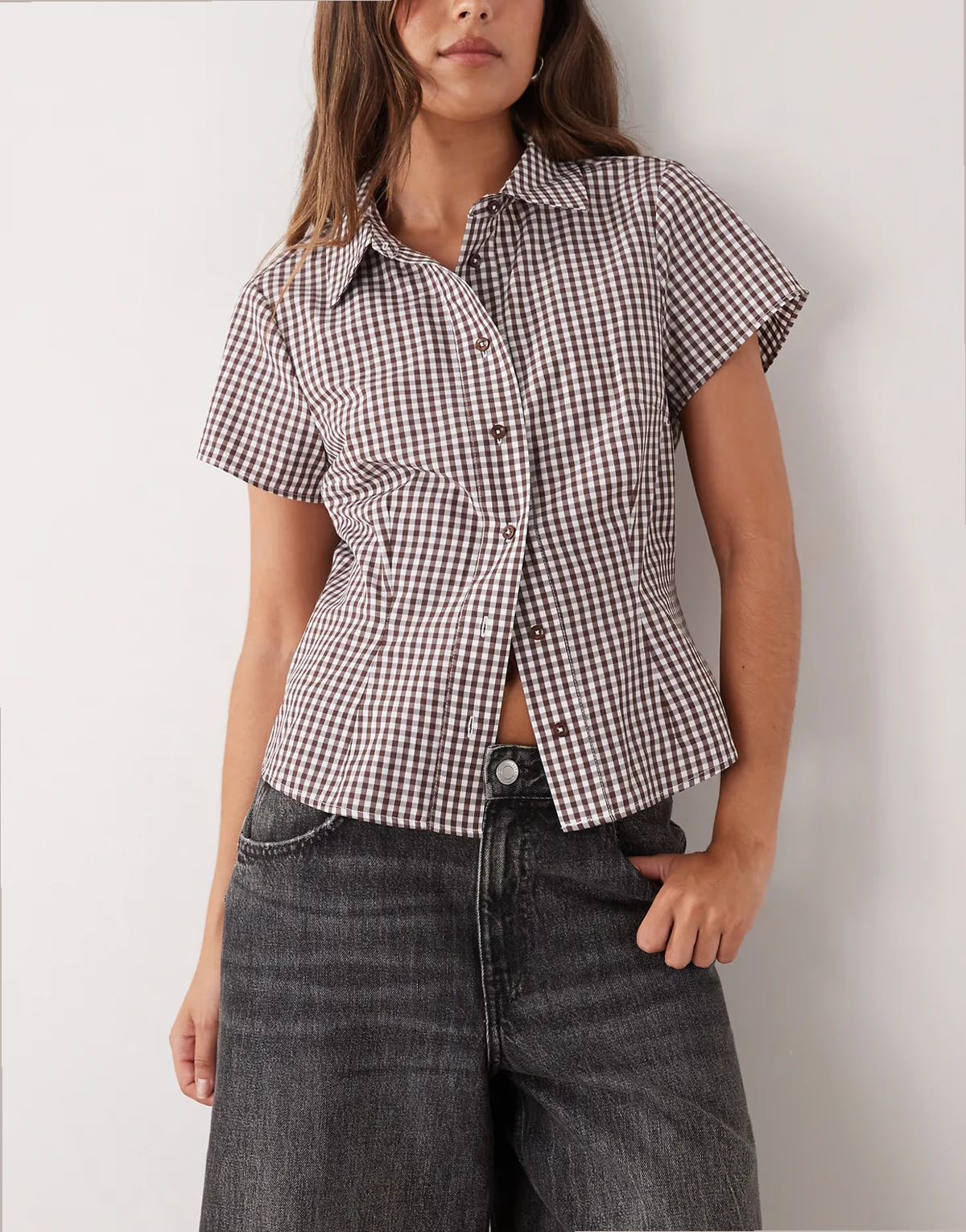 – Kurzärmliges, figurbetontes Hemd in Burgunderrot mit Vichy-Karos