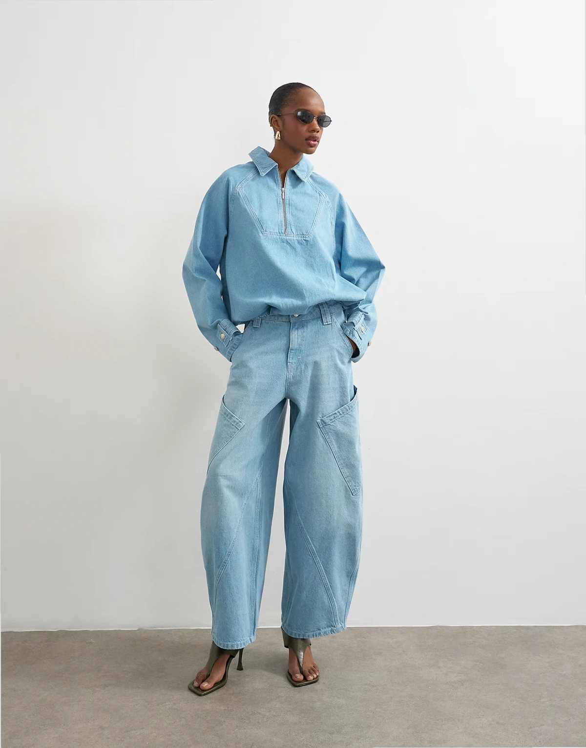 – Utility-Jeans mit weitem Bein in ausgebleichter Waschung und hohem Bund