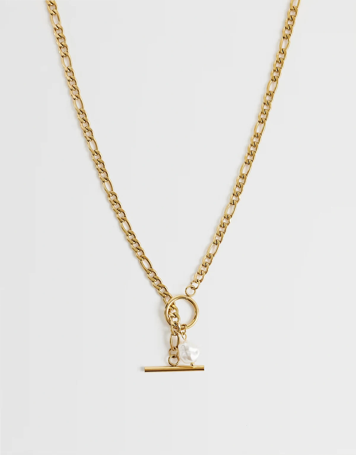 T bar chain necklace with pearl pendant in 18kt gold plated stainless steel